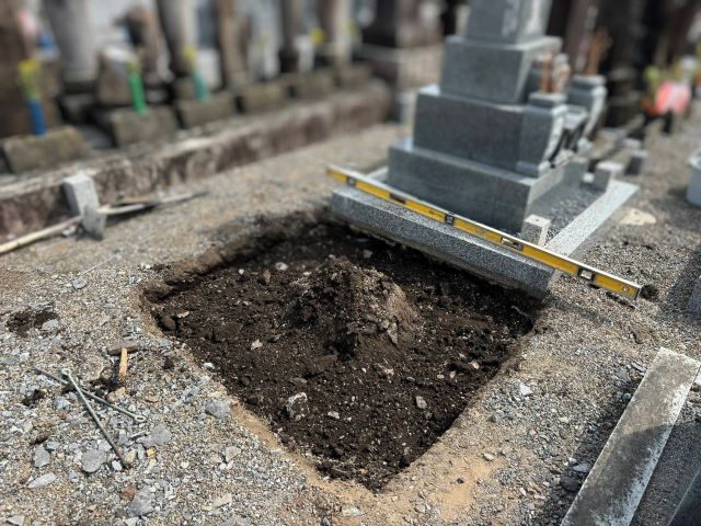 大垣市如来寺　新しいお墓の建立　①基礎工事